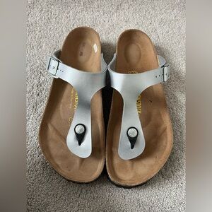 Like new Birkenstock Gizeh Sandals Size 39 / 8 Silver